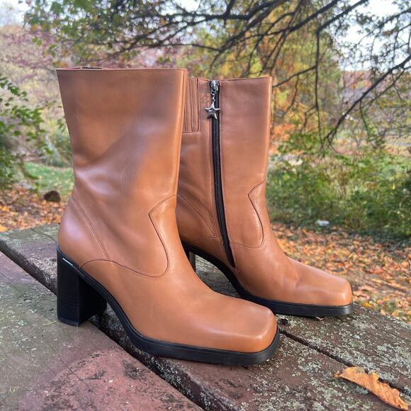 VTG 90s Tommy Hilfiger Tan Leather Square Toe Platform Boot Chunky Heel Size 9.5 - Picture 1 of 16